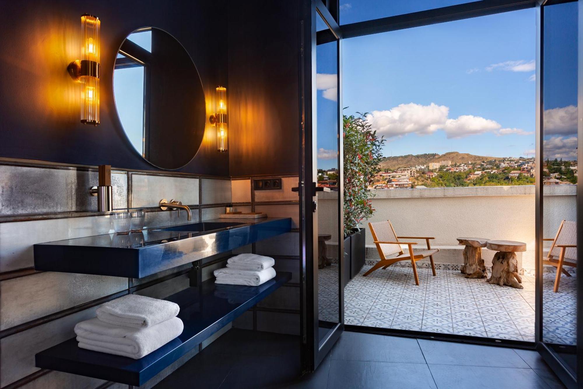 Zorba&Bond Boutique Hotel Tbilisi ภายนอก รูปภาพ