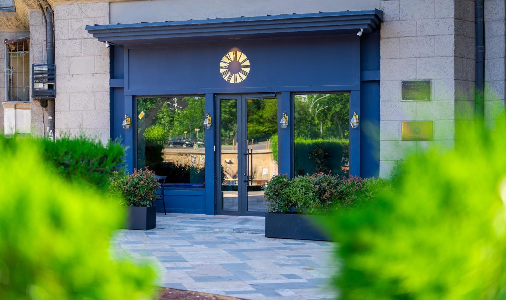 Zorba&Bond Boutique Hotel Tbilisi ภายนอก รูปภาพ
