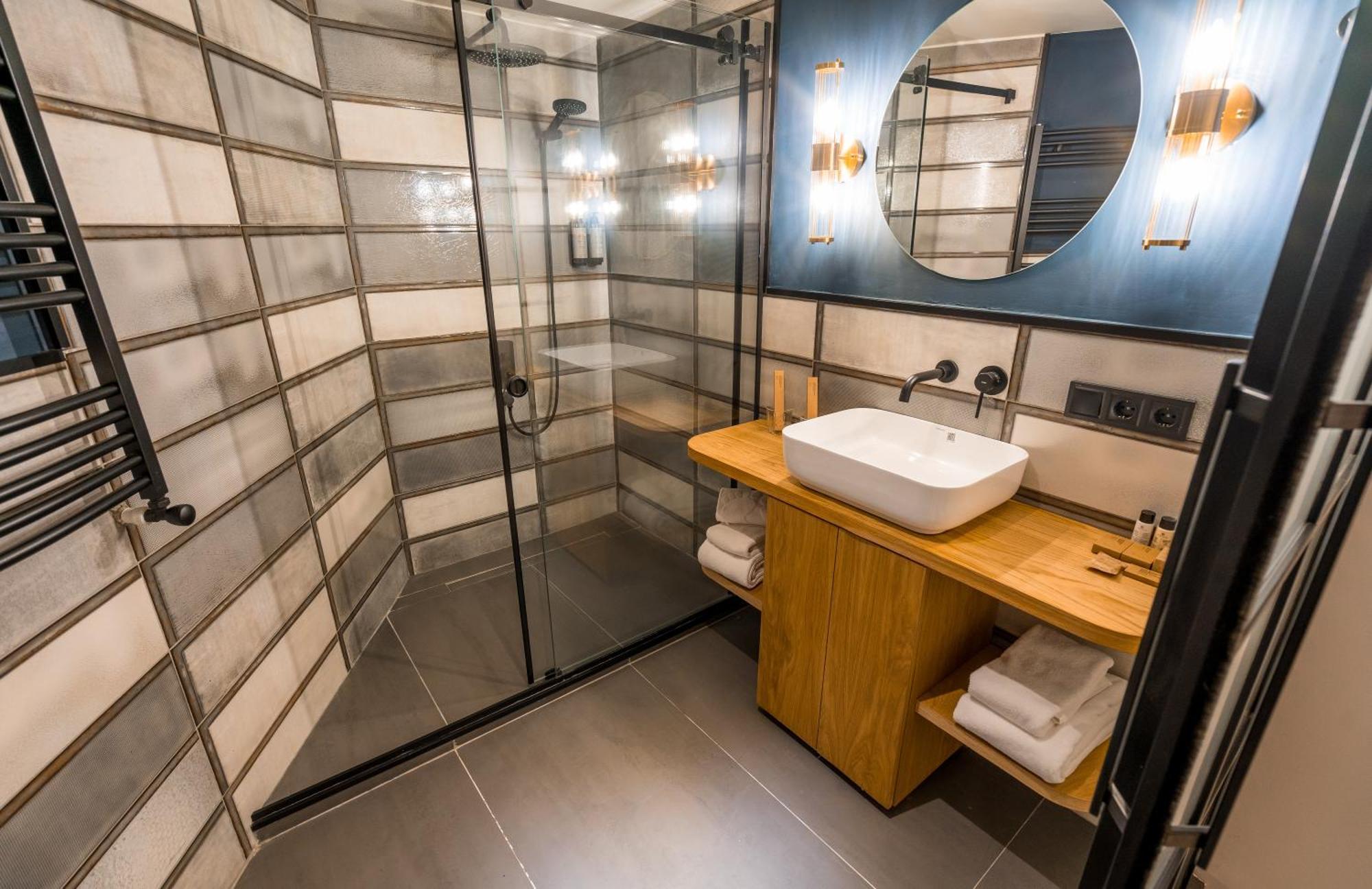 Zorba&Bond Boutique Hotel Tbilisi ภายนอก รูปภาพ